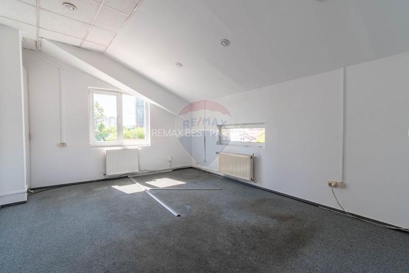 De vanzare - Cladire de birouri zona Parcul Feroviarilor, COMISION 0 - 25