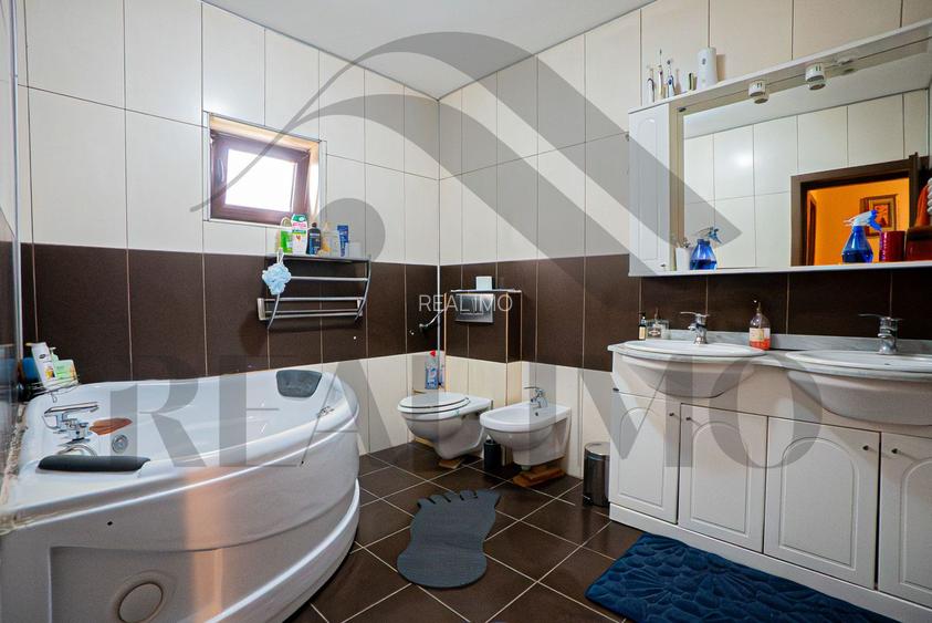 Vilă D+P+1E | 347 mp desfășurat | 487 mp teren | Ovidiu Sud - 28