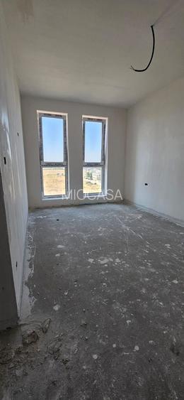 Nou. Decomnadat. Etaj intermediar. Lift. Terasa mare. Spatios - 13