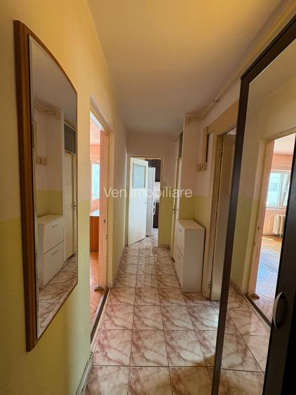Apartament cu 1 cameră de închiriat etaj 3/4 - 6