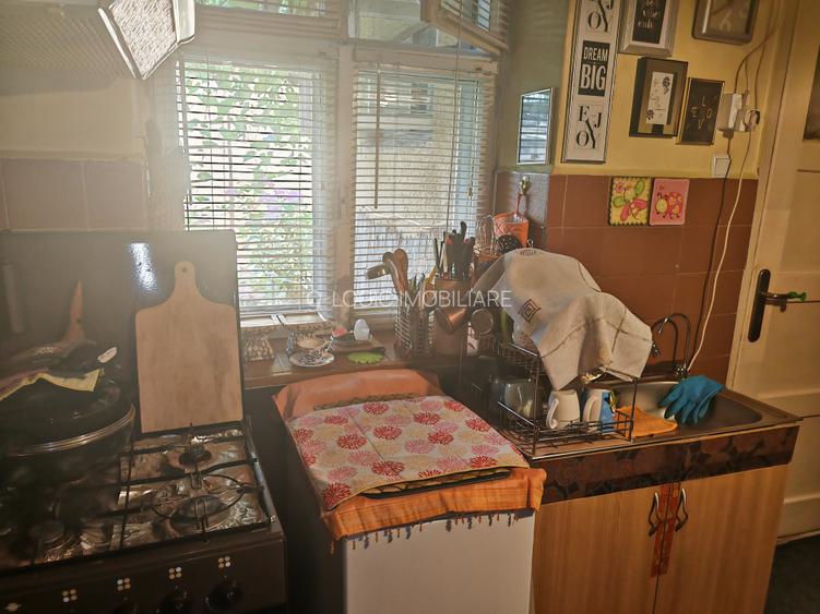 Casa 2 camere singur in curte zona Centrul Istoric - 4