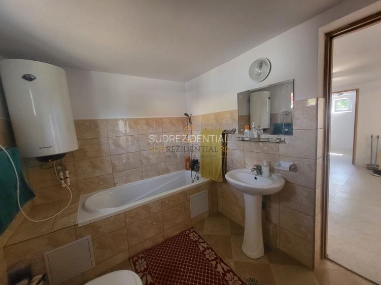 Inchiriere proprietate multifunctionala cu teren, Sector 4 - 10