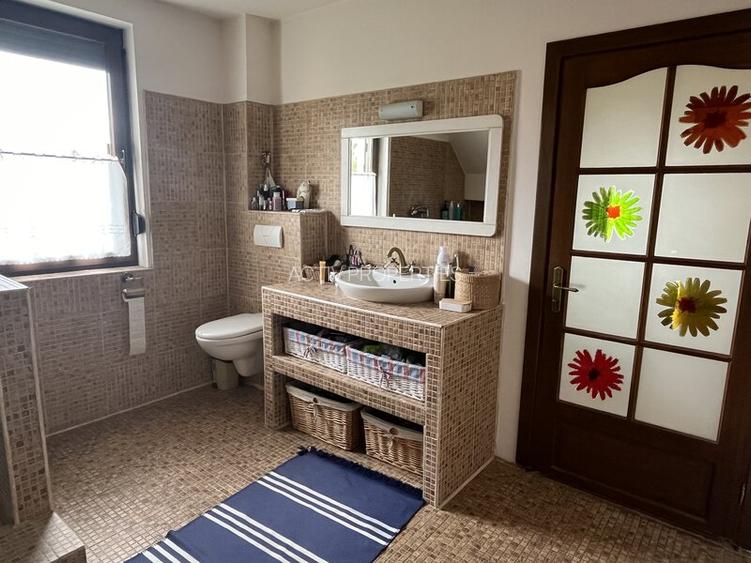 Vila 2007 caramida,D+P+Etaj mansardat,living 41mp,3 dormitoare,3 bai,teren 542mp - 9