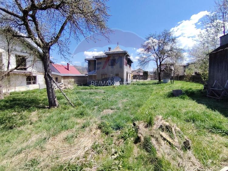 Casă / Vilă situată pe strada Petreni - 5