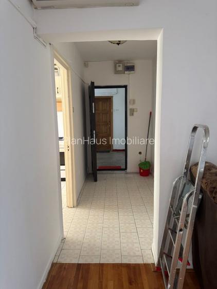Apartament cu garaj ultracentral zona Mc Donald s Unirii , 4 camere  - 8