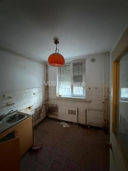 3 camere decomandat, etaj 1 linga sala Olimpia - 7