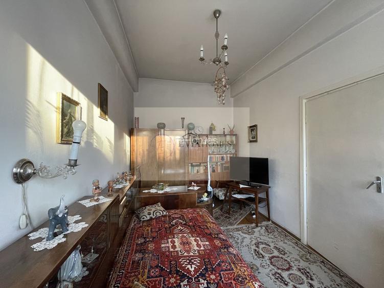 3 camere/ zona Facultatii de Litere / Parcare in curte - 3