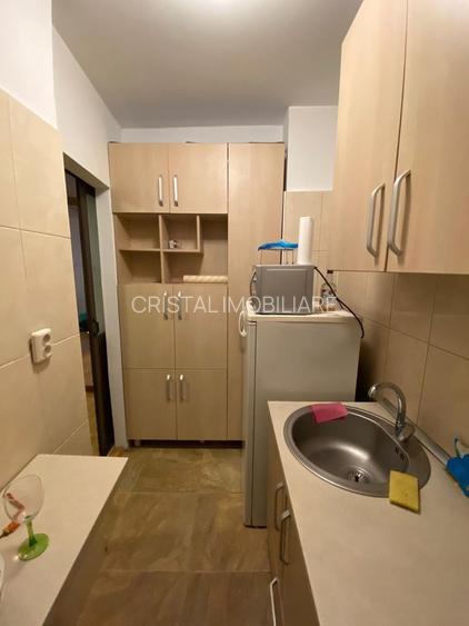 Închiriere Garsonieră transformată în 2 camere, utilată complet, etaj 9 - 4