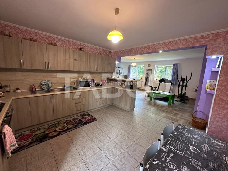 Casa noua 3 camere 300 mp anexe teren liber 1550 mp Margineni - 6