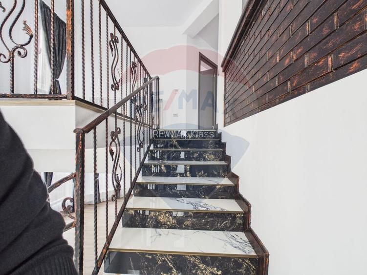 Casă / Vilă cu 5 camere de vânzare - 43