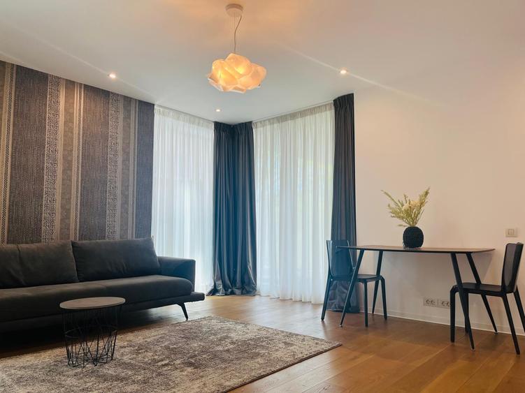 3 Camere - One Charles de Gaulle