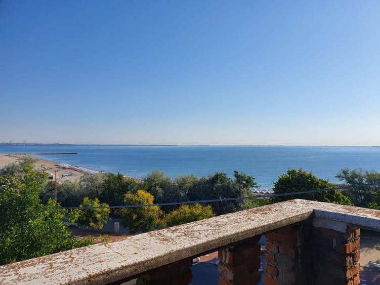 Conac Eforie-Sud - randul intai pe faleza, vedere deosebita, ocazie unica.