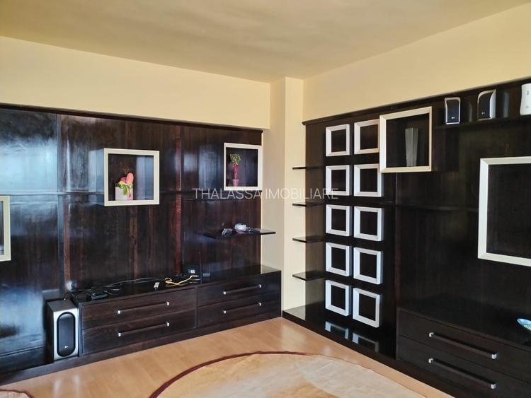 3 camere lux Universitate - KFC - 4