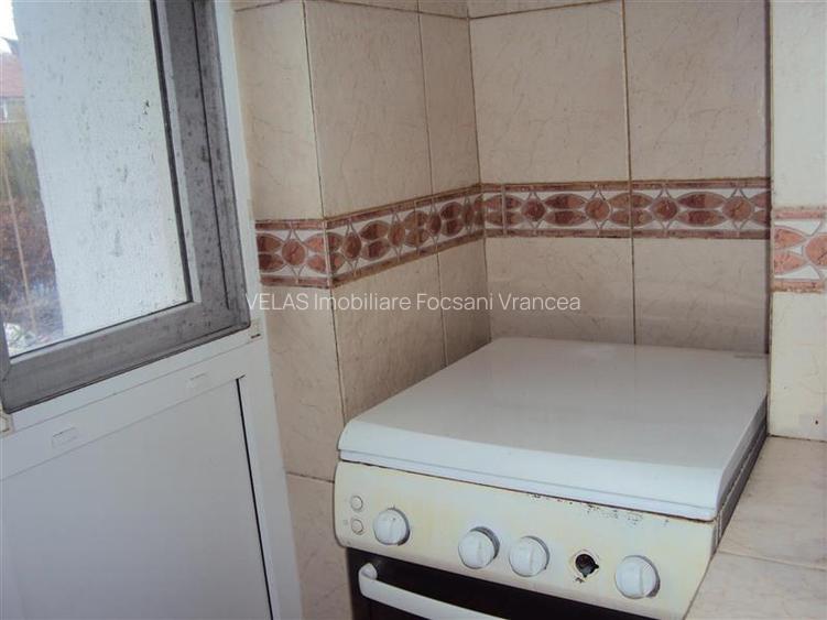 Inchiriez apartament 4 camere, et 2, semimobilat, zona Teatru - 16