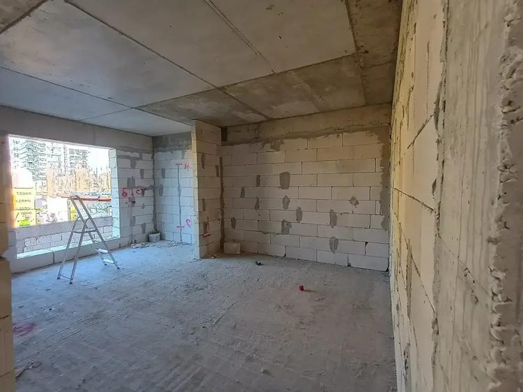 2 camere luminoase - open space - cu balcon generos