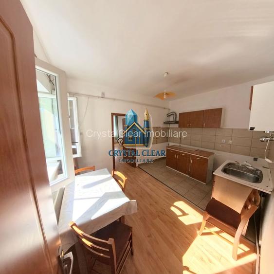 Două case în curte comună, 6 camere + 385 teren - zona semicentrală - 25