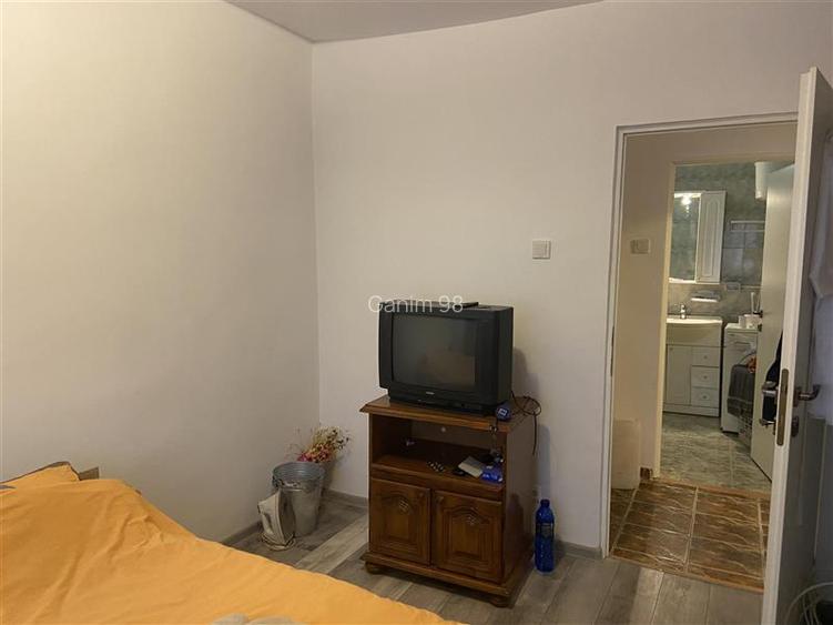Apartament 2 camere , zona centrala - Scoala nr 10,etaj 2 8  , decomandat - 11