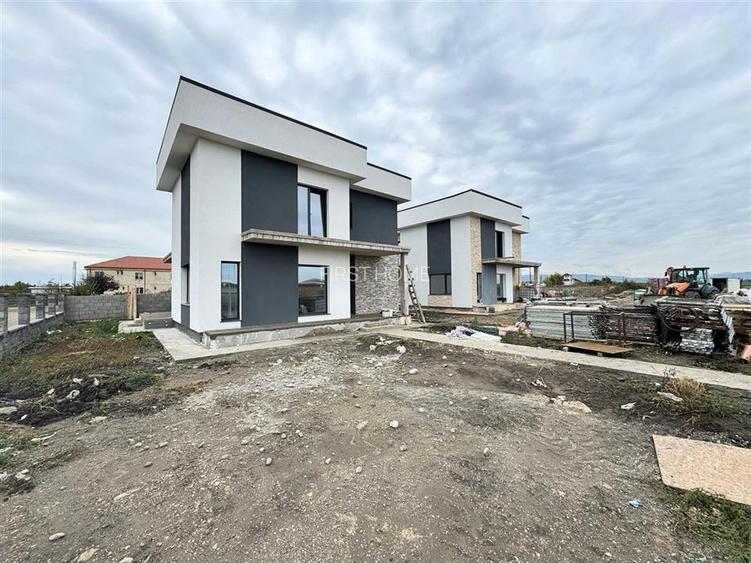 Vila P+1 de vanzare in Focsani - Nord 4 dormitoare, 3 bai , 160.000 euro - 2