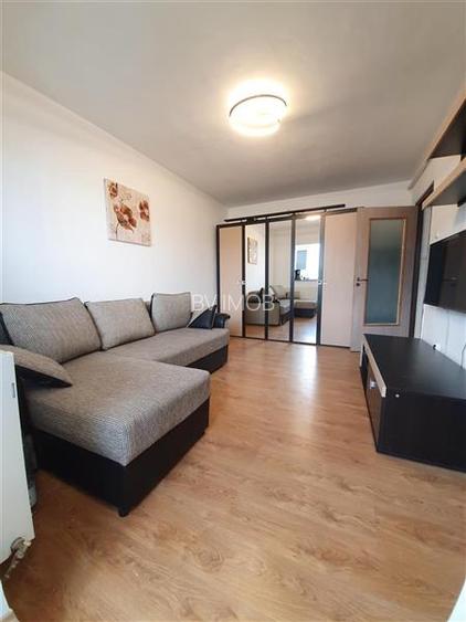 Inchiriere Garsoniera in bloc de apartamente, zona Astra, moderna - 2