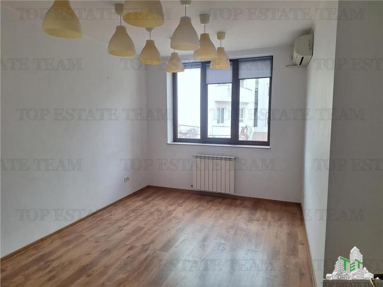Penthouse intr-o cladire de 4 etaje cu 2 locuri de parcare si boxa in zona flore
