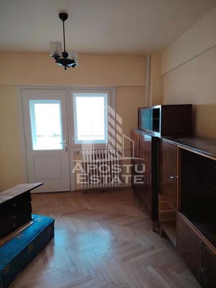 Apartament cu 3 camere, 2 bai,2 balcoane, etaj intermediar,Iuliu Maniu