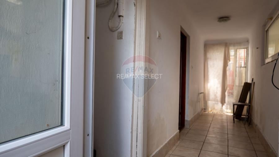 Oferta - casă de vânzare  si teren 241 mp, în zona Andronache - 9
