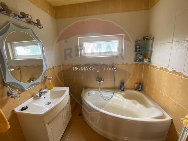 Casă / Vilă cu 5 camere de vânzare în zona Central - 47