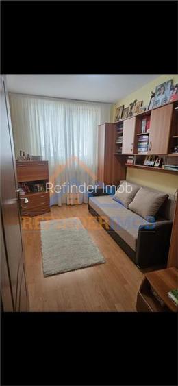 Blv. Brancoveanu 3 camerere decomadat renovat 74mp boxa si parcare - 2