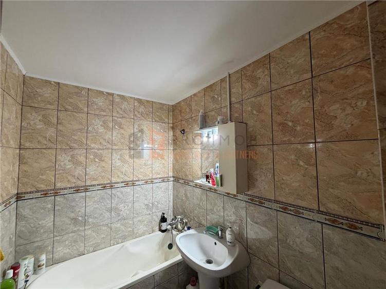 EXCLUSIVITATE Apartament 2 camere CU GARAJ cf 1 semidecomandat Berca