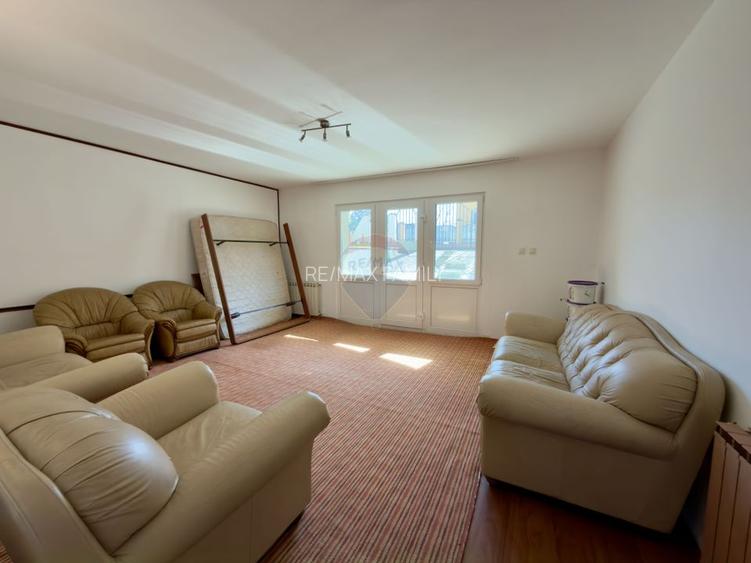 Casă / Vilă 8 camare cartier Beverly Hills Sanmartin - 16