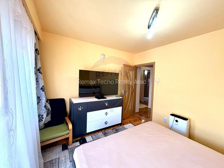 Vanzare apartament 3 camere decomandat cu loc parcare Micalaca zona300 - 9