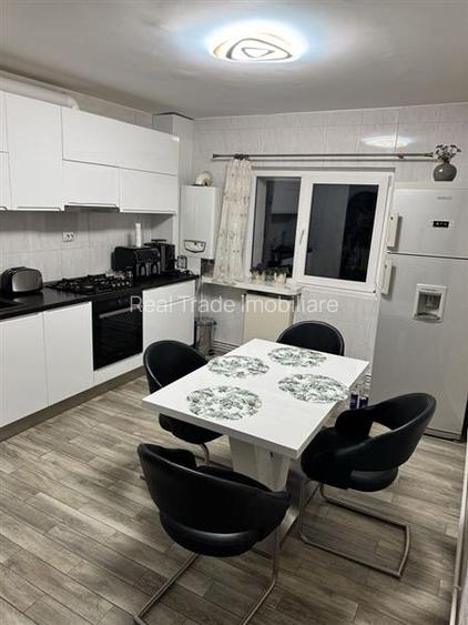 Apartament 3 camere renovat intrare Racadau - 2