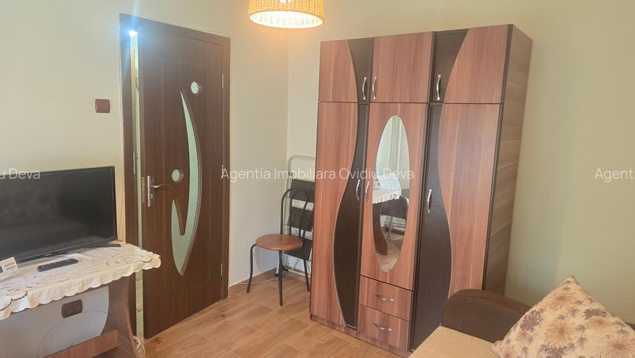 Inchiriez garsoniera in Deva, zona Dacia, parter, bloc de 4 etaje, mobilata - 2