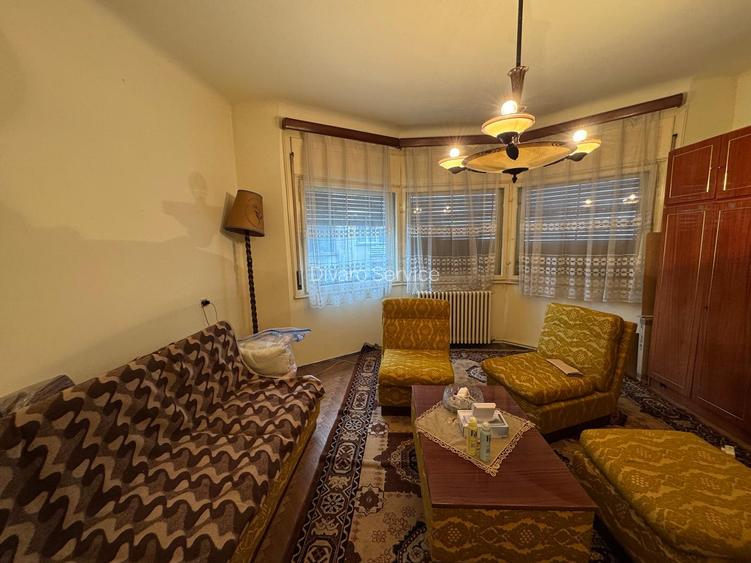 Vanzare apartament patru camere plus garsoniera in vila cartierul Armenesc curte - 2