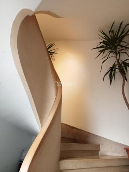 Se vinde impresionanta vila cu 10 camere plus teren in centru Ploiești - 3