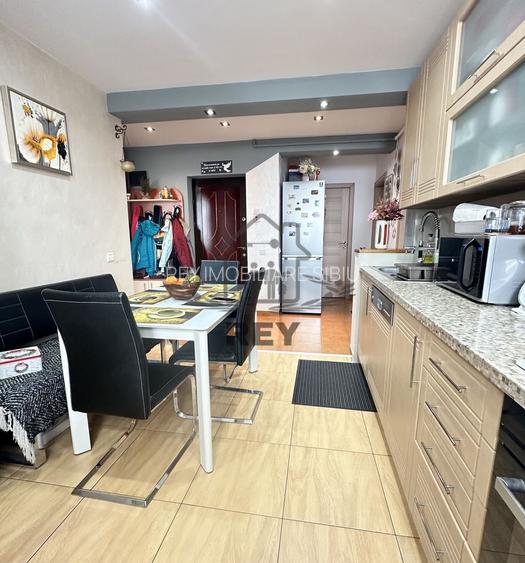 Apartament 3 camere | Etaj 1 | Turnisor - 2