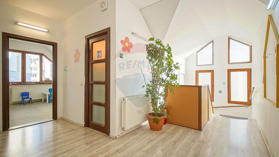 Casă / Vilă cu 9 camere de închiriat în zona Centrul Civic! - 18