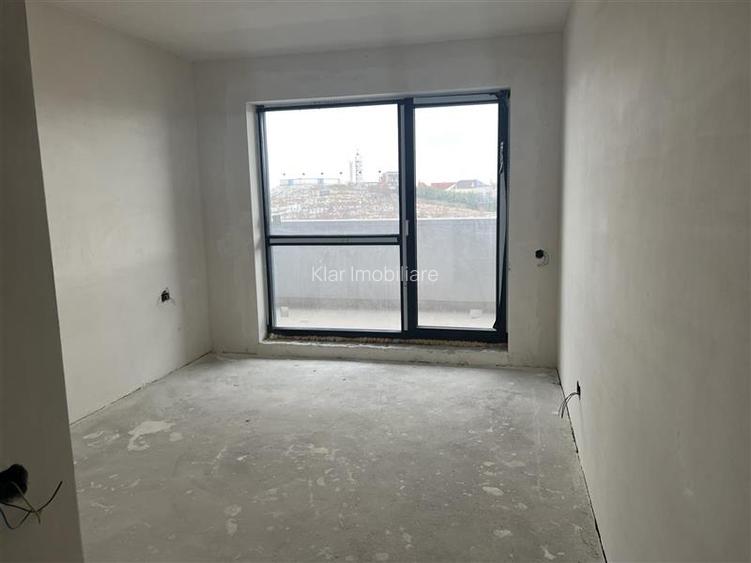 Apartament cu panorama pe 2 niveluri cu  scara interioara 115 mp si terasa  de 2 - 13