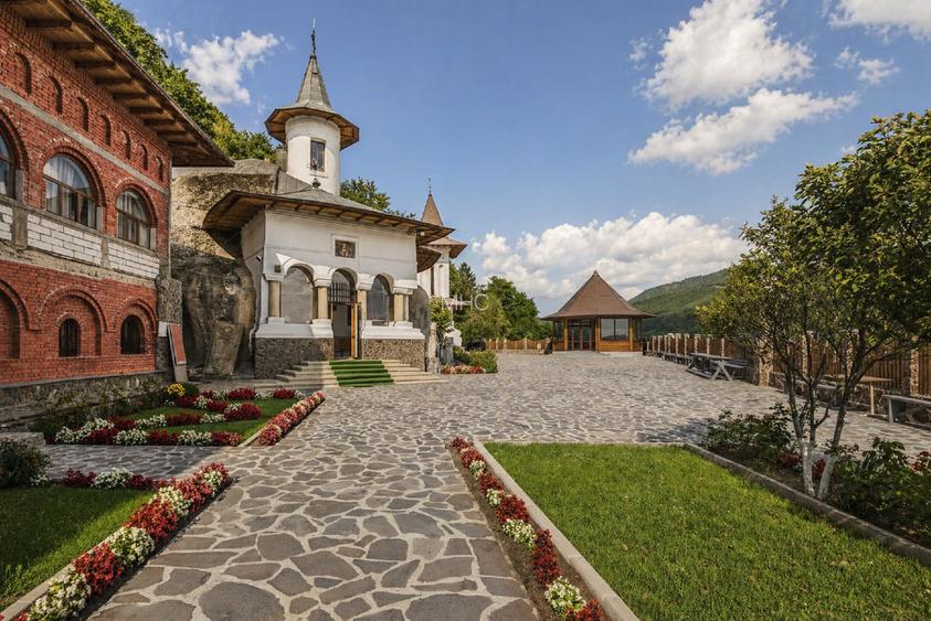 Teren 1.002 mp lângă Manastirea Namaesti - 16