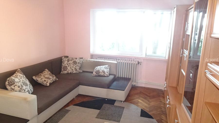 Inchiriez apartament cu 2 camere in Deva, parter, zona Pacii (scoala Andrei Sagu - 2