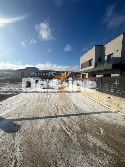 Casa individuala cu etaj, 4 camere, 185.000 euro - 3