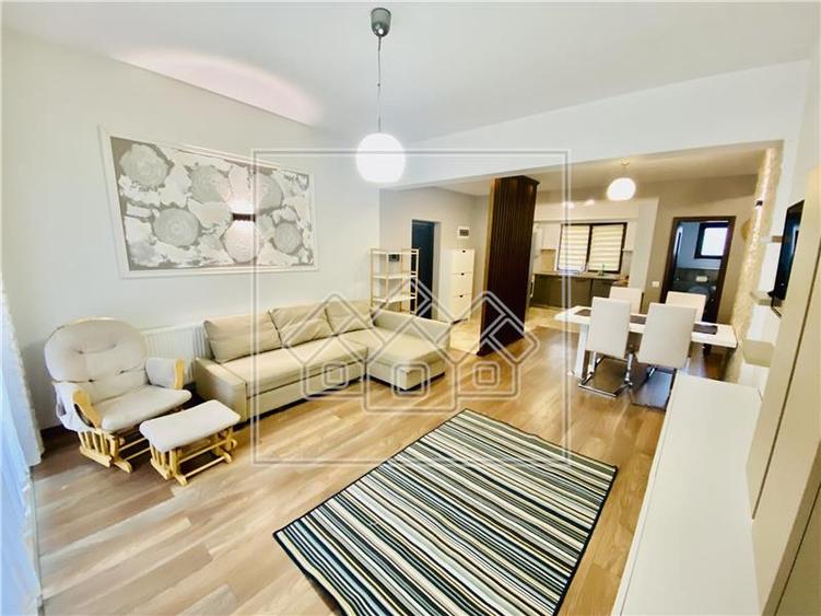 Apartament cu 3 camere si balcon mare, la cheie, terasa mare