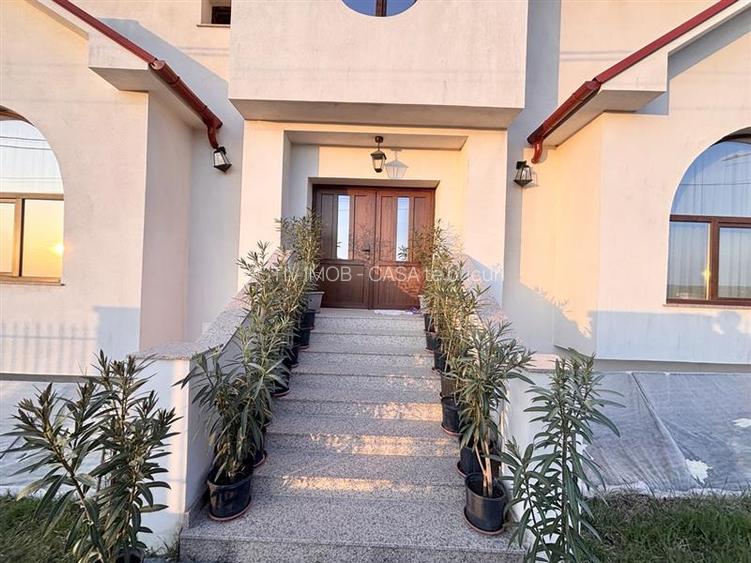 Vila impunatoare cu suprafete generoase - 18