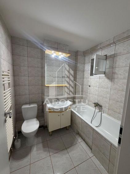Apartament cu 3 camere de vânzare, etaj intermediar, Dacia, Timisoara