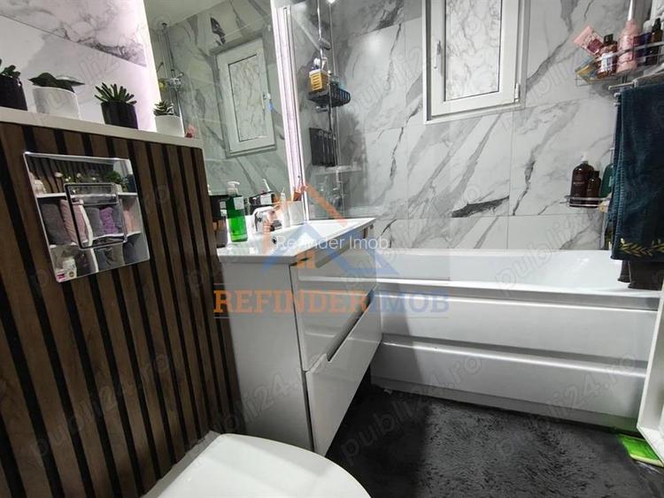 Apartament  de vanzare cu 3 camere, zona Titan - 4