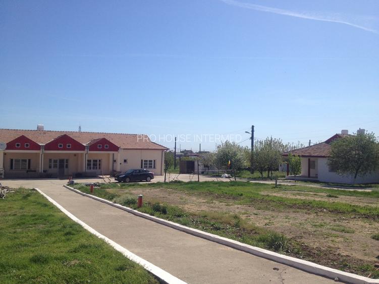 Ovidiu- teren intravilan cu constructii/ 4500mp /posibilitate parcelare - 5