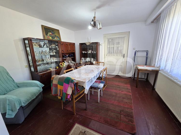 Casa spatioasa de vanzare teren 432 mp zona linistita - Lupeni Sibiu - 11