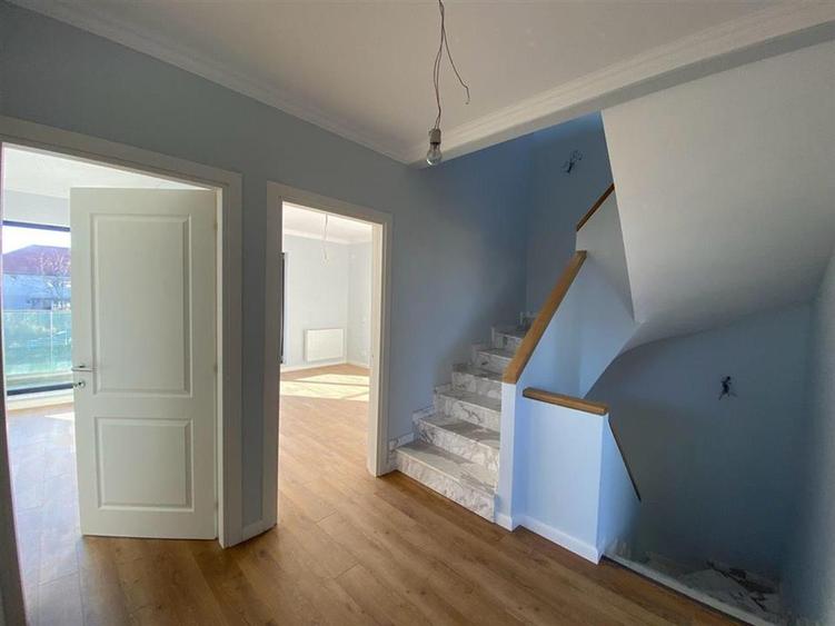 Casa Vila Duplex NOUA 5 camere Otopeni curte proprie acces privat