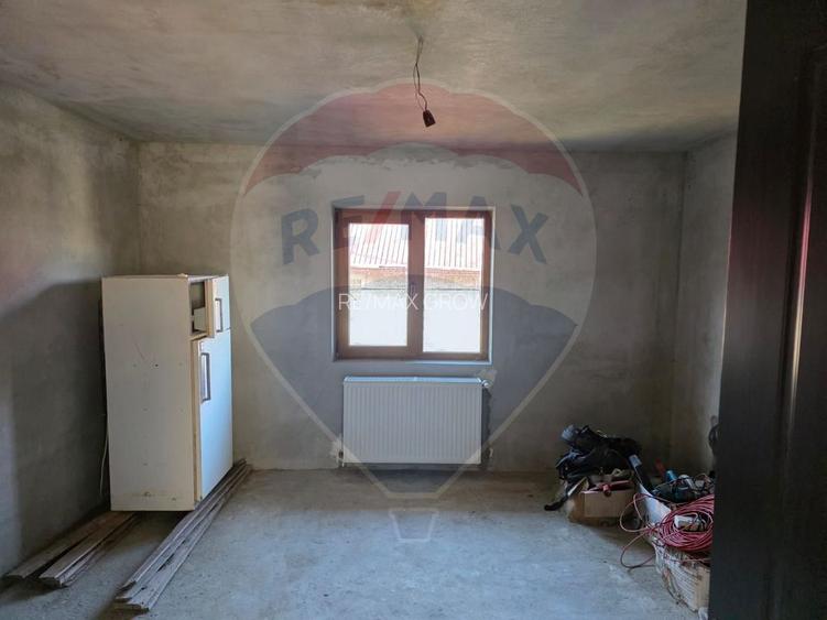 De vanzare casa solida cu teren generos si acces facil Lespezi Bacau - 17
