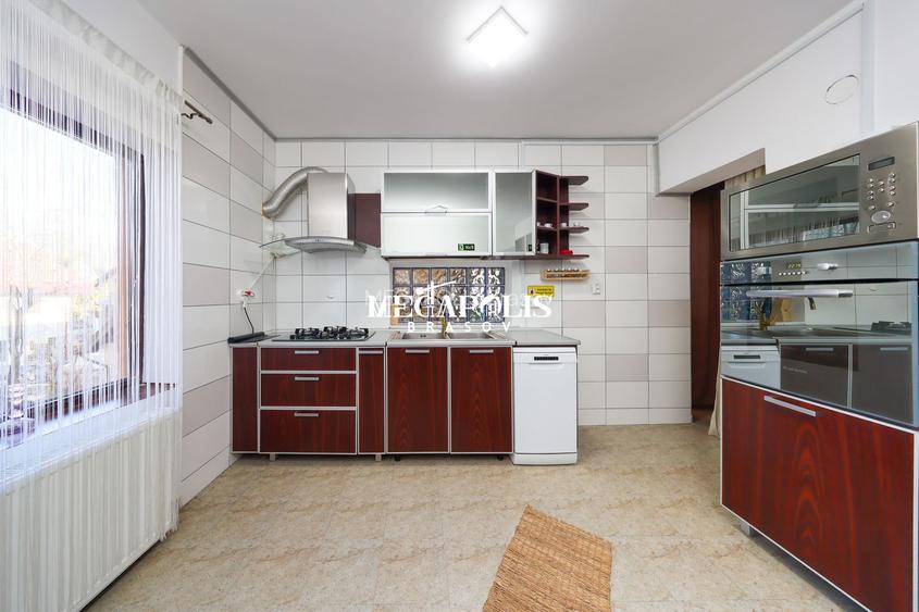 Pensiune/Vilă de vânzare în Bran | 8 camere | 180 mp - 25